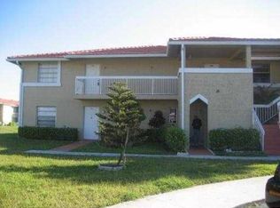 1045 Twin Lakes Dr #27, Pompano Beach, FL 33071