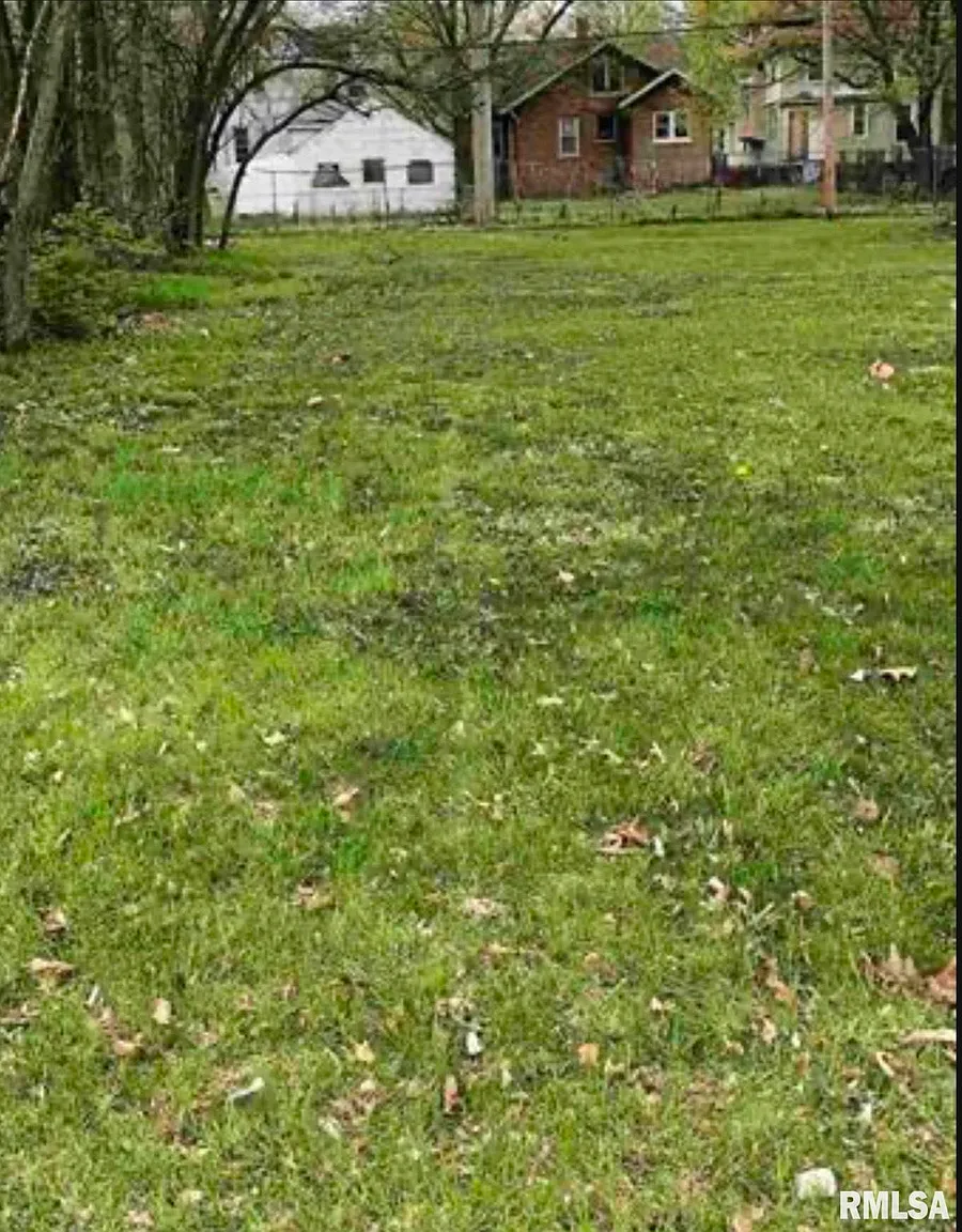 1111 NE Jefferson Ave photo 1