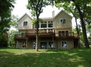 3348 Nagawicka Ave, Delafield, WI 53018