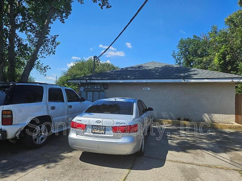 1st image of 924 Deslonde St APT C