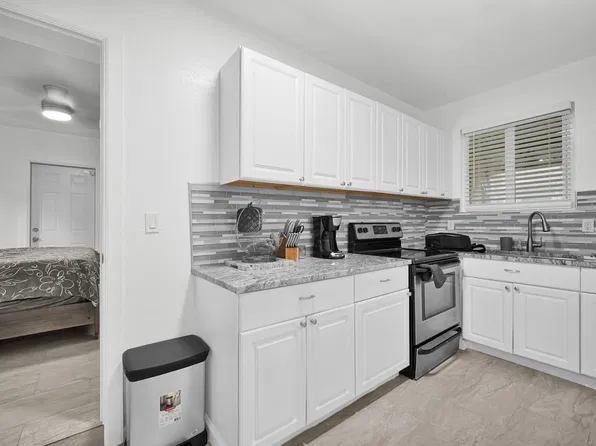 201 SE 23rd St #1-4, Fort Lauderdale, FL 33316