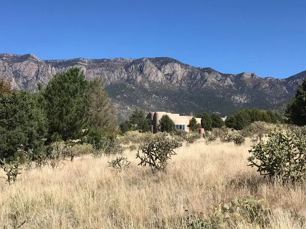 6008 Beargrass Ct NE, Albuquerque, NM 87111