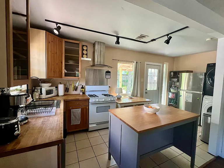 1601 Clifford Ave — Photo 4