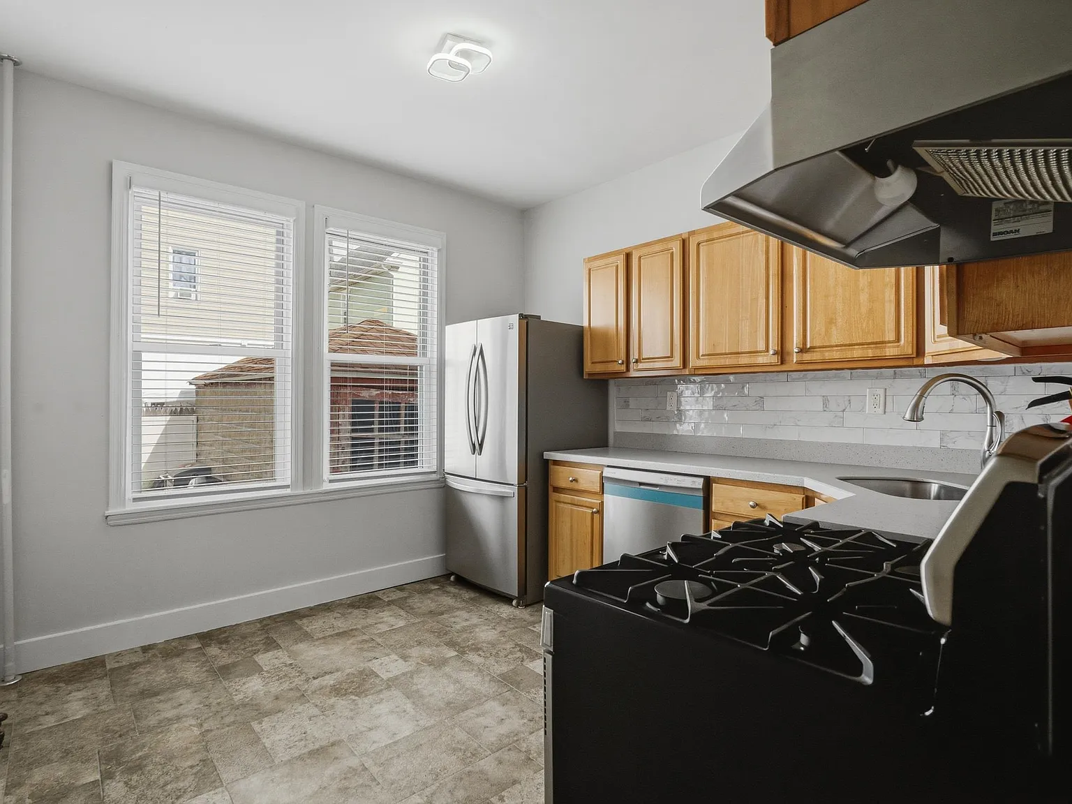 3 bed, 1.0 bath, $2,350 — Photo 2