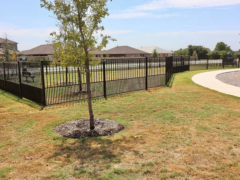 1120 Eastland Ln — Photo 28