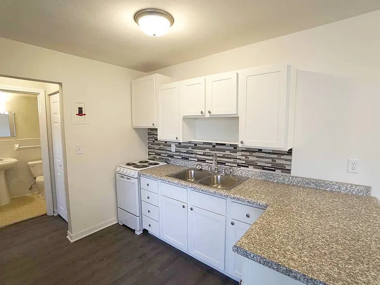 Adrian Apartments (CLO) — Photo 17