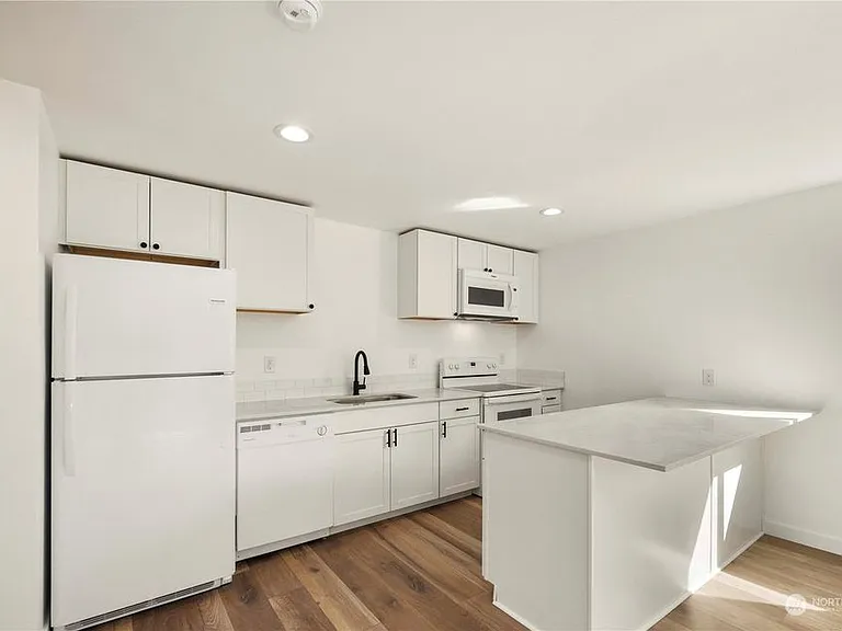 3619 E Portland Ave #B — Photo 4