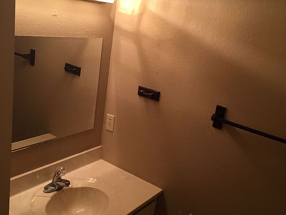 5th image of 2828 Croydon Ct APT 5