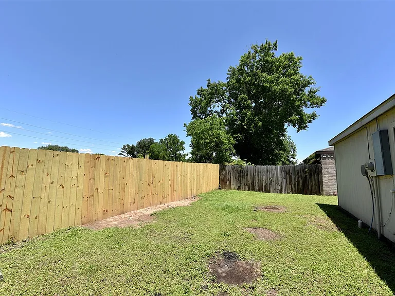 16222 Queensdale Dr — Photo 31