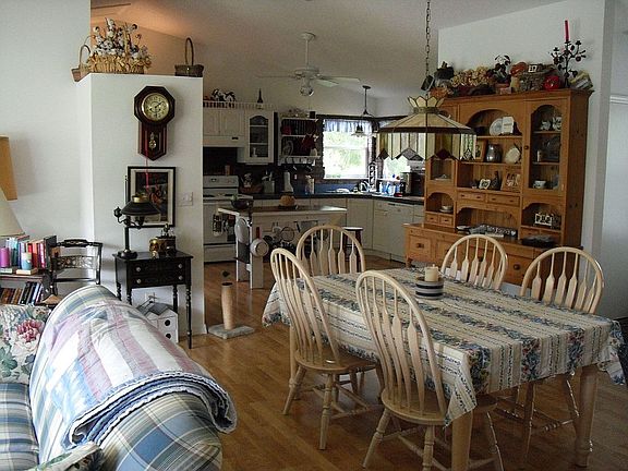 View towards kitchen