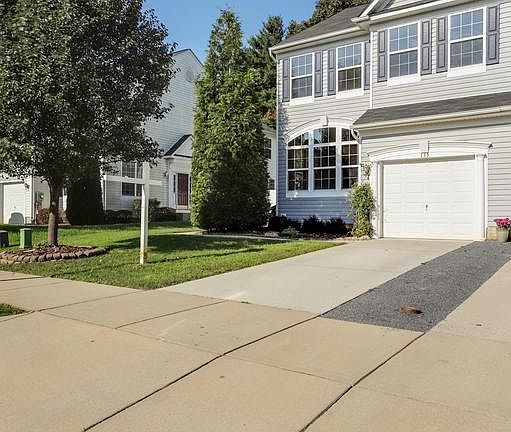 3rd image of 135 Brynwood St