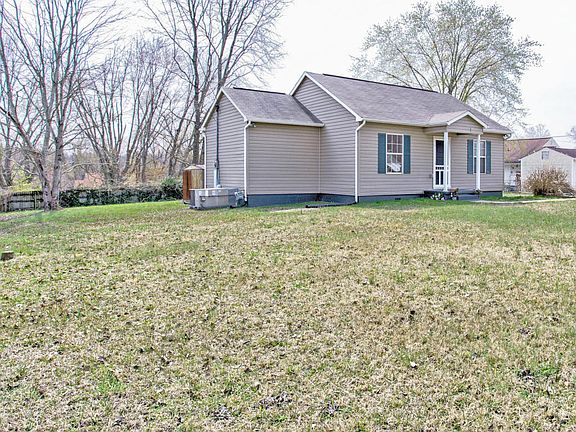 3rd image of 3702 Valley View Dr