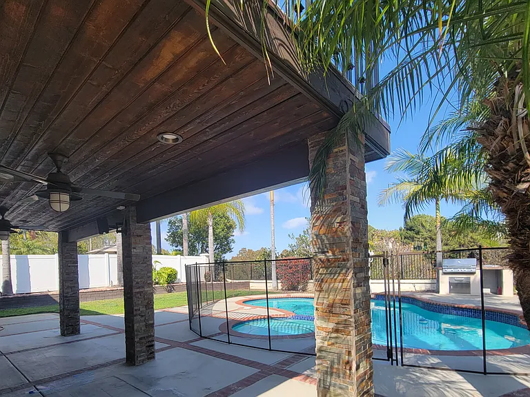 485 Lexington Cir — Photo 2