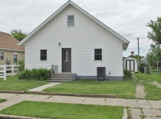 226 4th St SE, Rugby, ND 58368