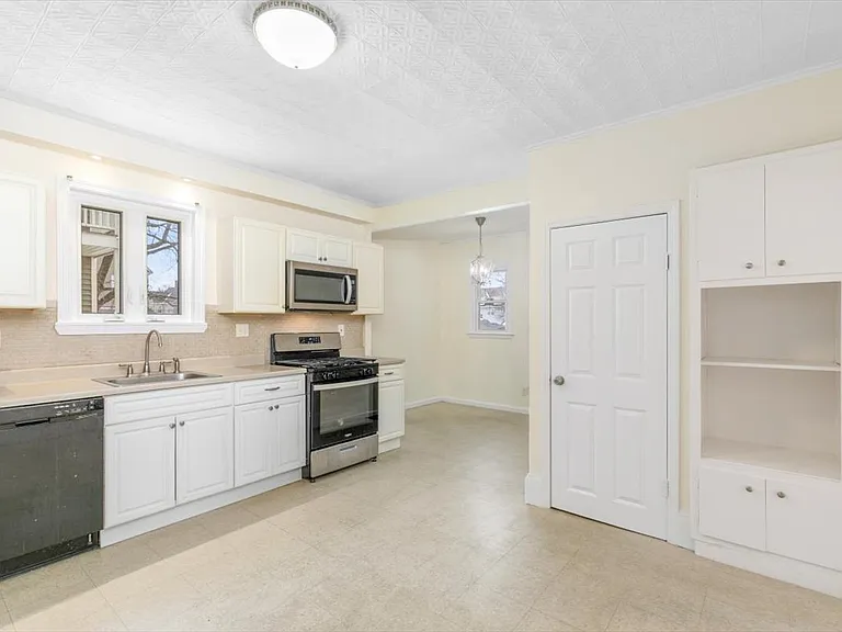 335 Salem St #2 — Photo 13