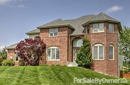 Entry : Standing inside entry door