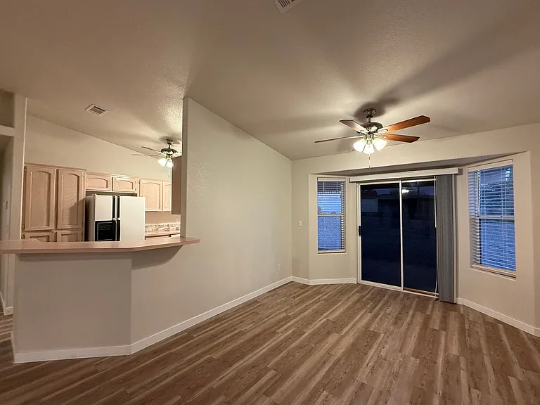 3346 Fountain Palm Dr — Photo 6