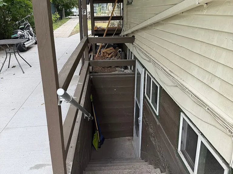506 West Babcock — Photo 2