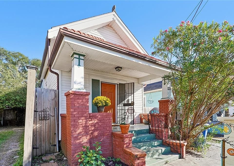 1st image of 1221 Desire St