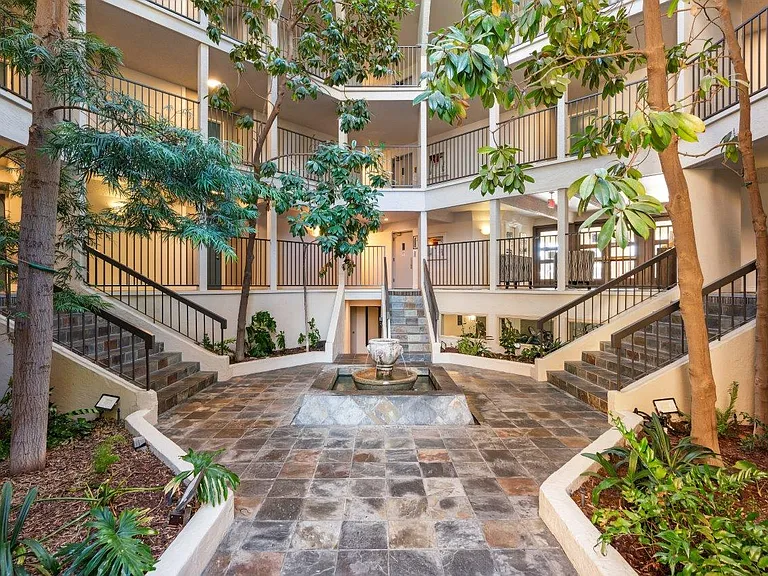 Atrium Downtown — Photo 8