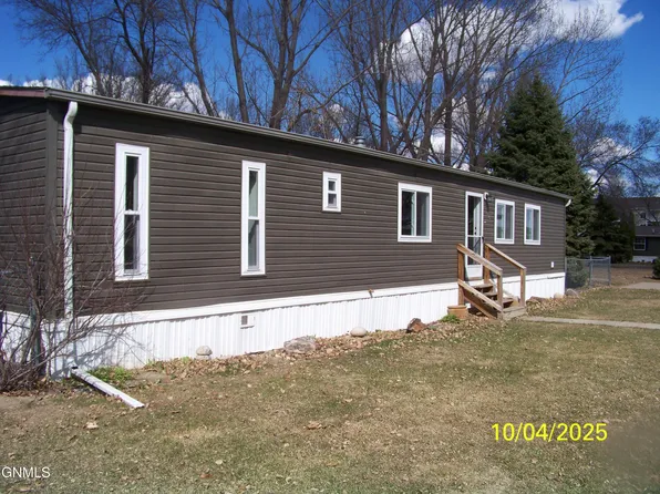 346 Piccadilly Cir, Bismarck, ND 58504