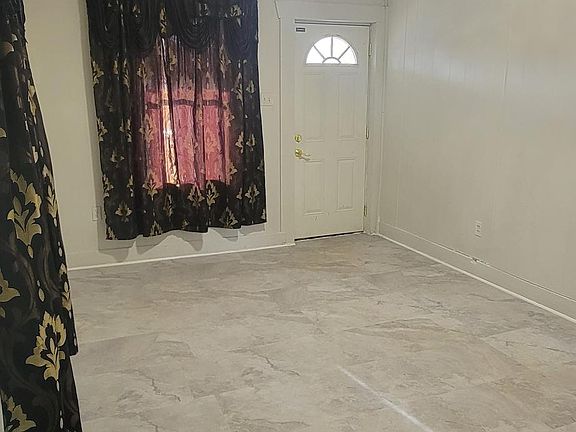 5th image of 5105 Yemans St #1