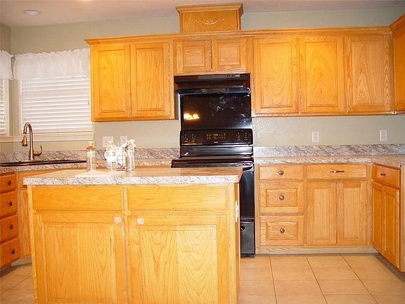 4th image of 909 Meadow Beauty Ct