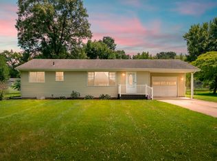 17175 Moorepark Rd, Three Rivers, MI 49093