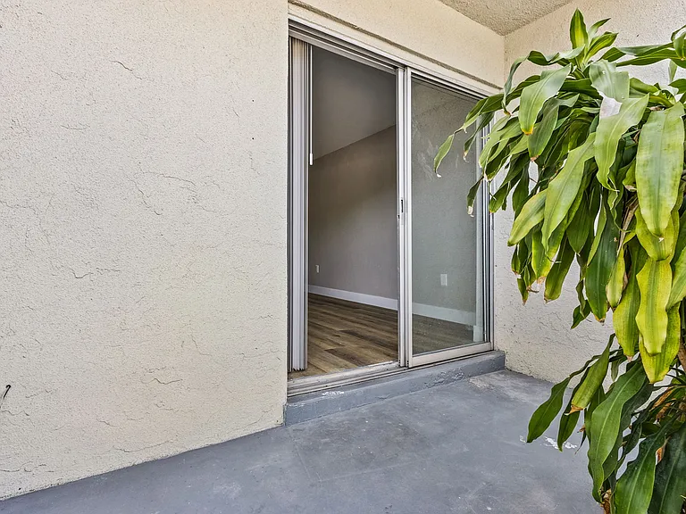 1917 Maravilla Ave #34 — Photo 6