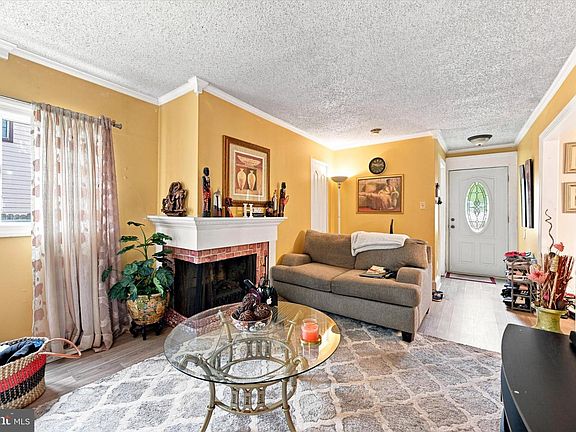 5th image of 1402 Flanders Way