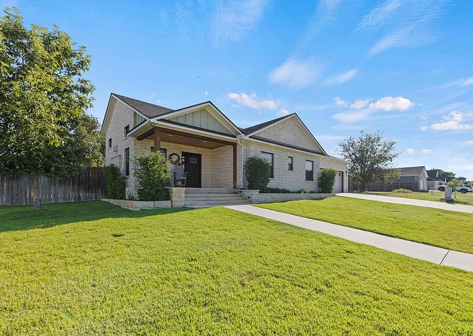 1st image of 718 Chinkapin Dr