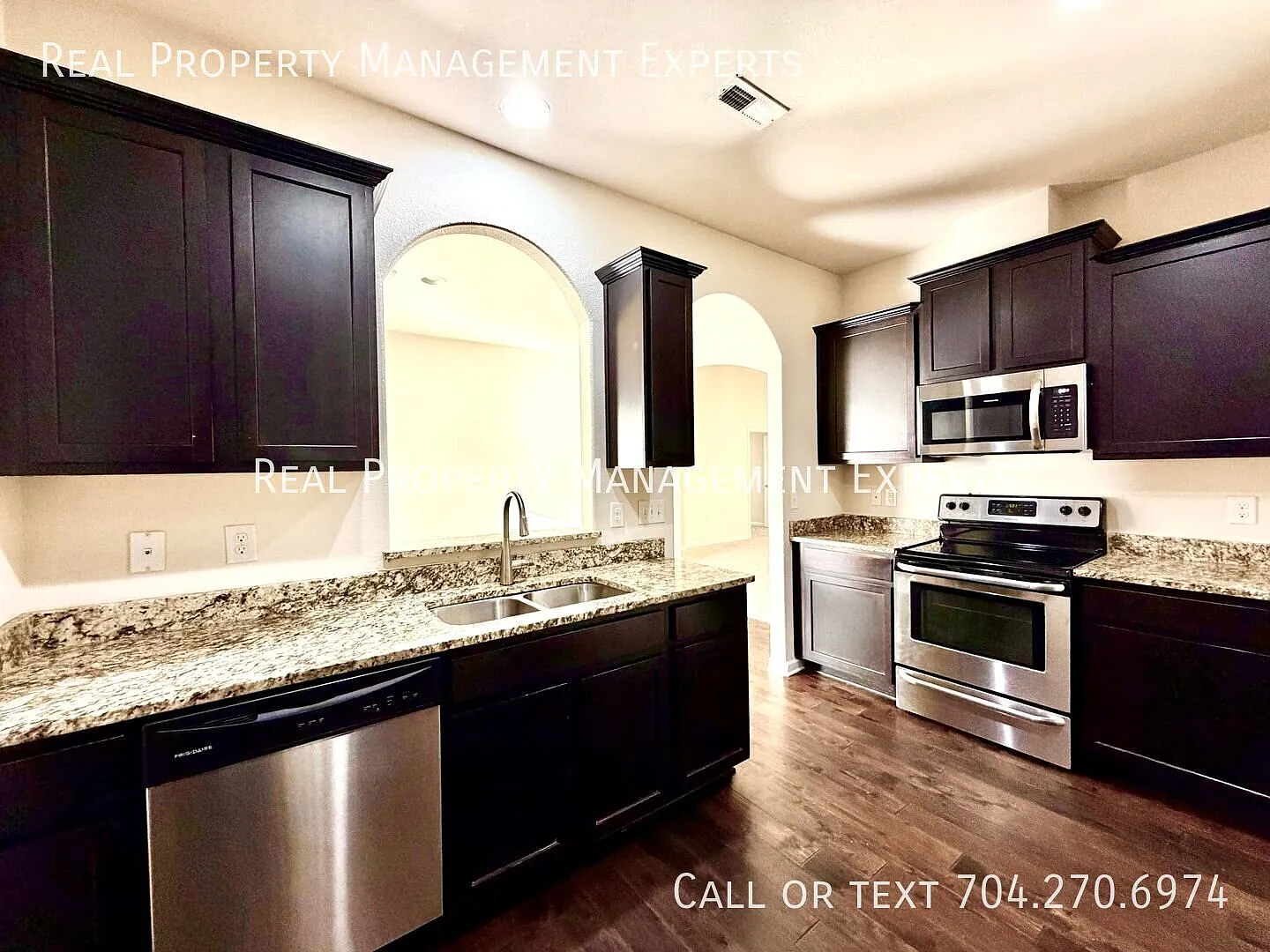 Beautiful 4BR/2BR Home in Charlotte! — Photo 3