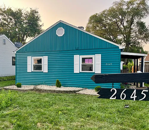 2645 Strong St Photo 1
