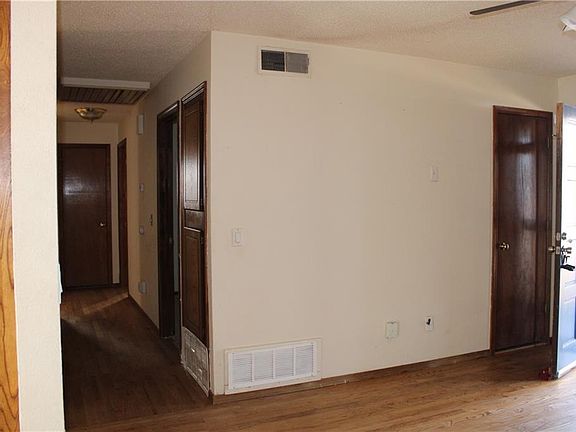 4th image of 2100 Connie Dr