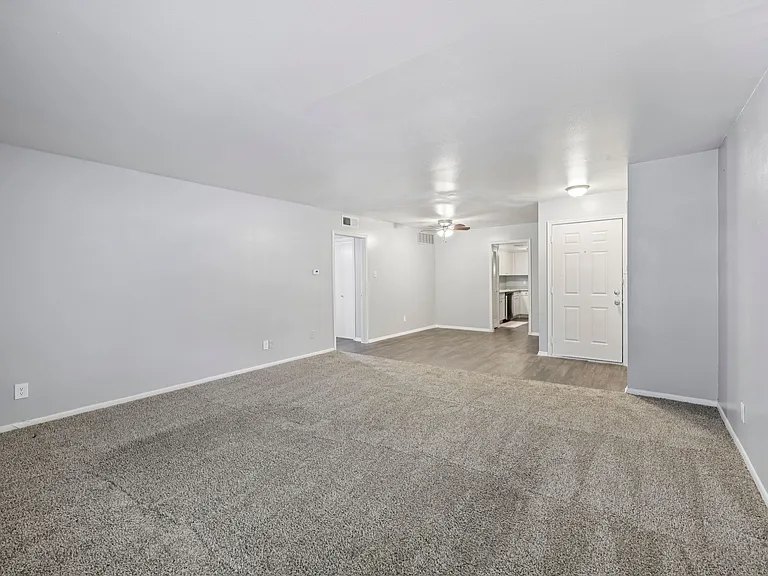 Premier Gardens Apartments — Photo 26