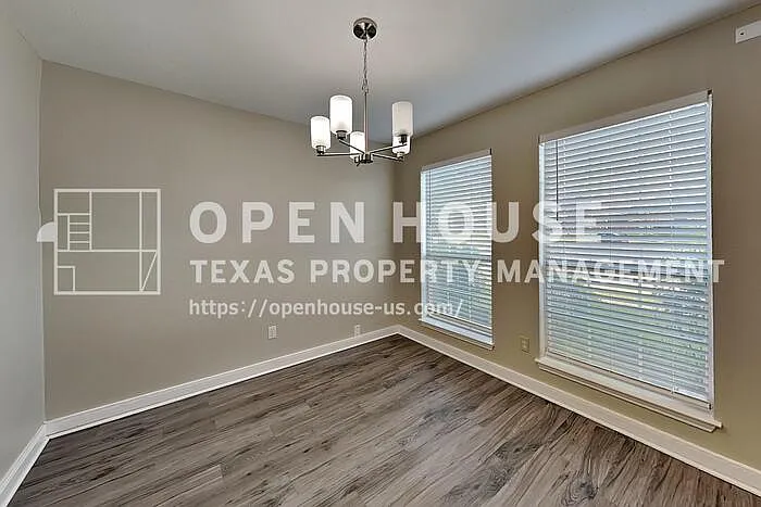 1005 Lake Bluff Dr — Photo 7