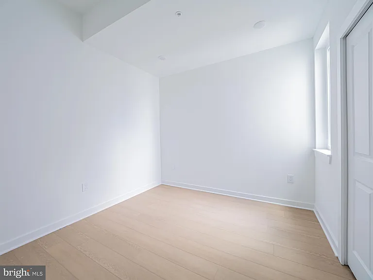 2403-2407 W Thompson St #6 — Photo 9