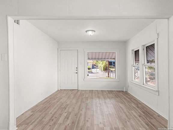 2nd image of 2031 Lamar St