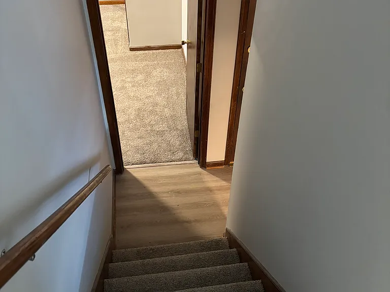 917 N Sunset Dr — Photo 3