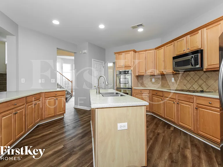 3075 Highgreen Trl — Photo 9