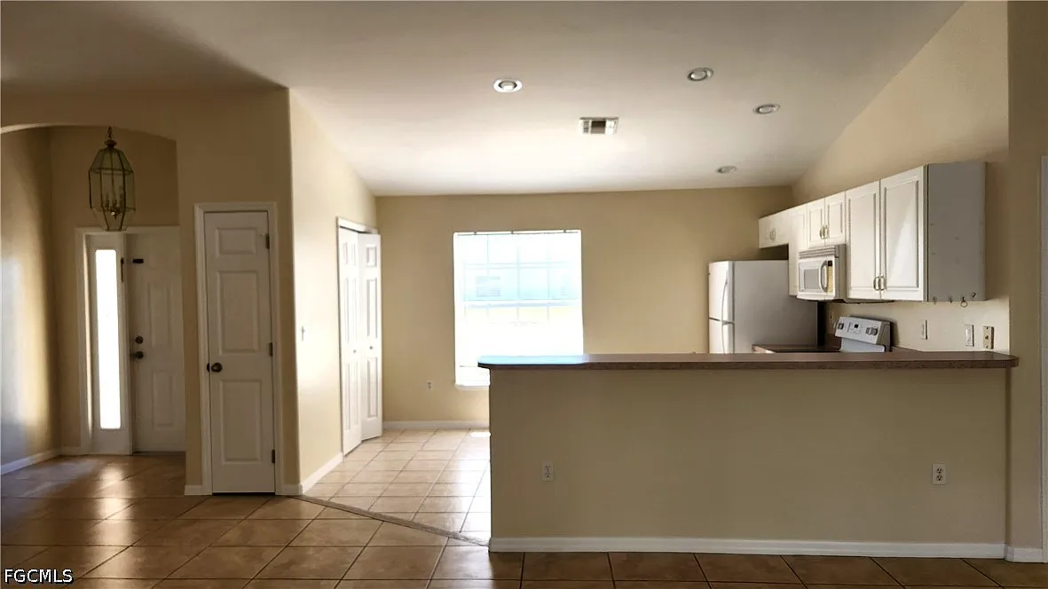 3 bed, 2.0 bath, 1601 sqft, $1,850 — Photo 3