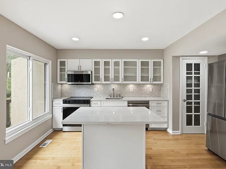 11092 Saffold Way — Photo 11