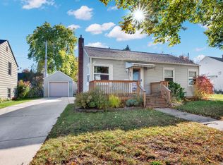 302 E Gauer Cir, Milwaukee, WI 53207