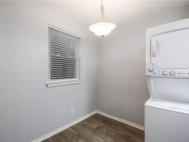 2401 Manor Rd #121 — Photo 11