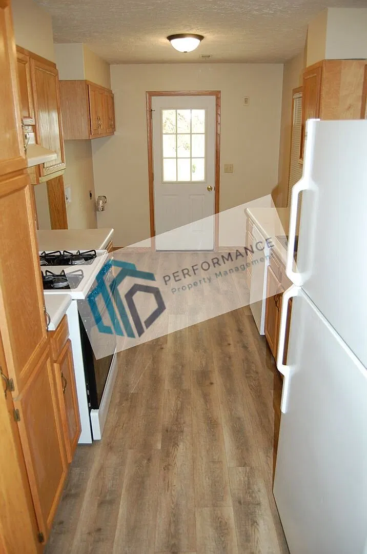 Well Maintained in Arnold Heights! — Photo 4