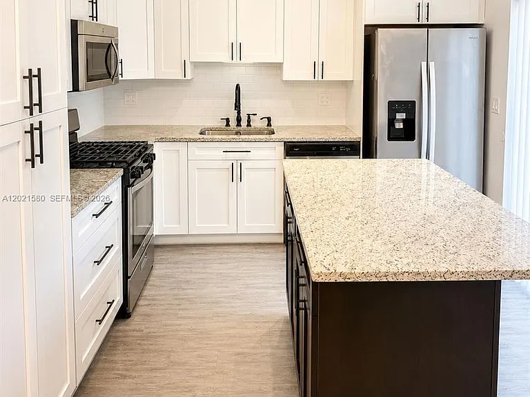 3359 Gardens East Dr #B — Photo 2