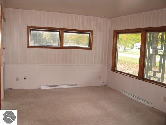5th image of 1024 Airport Dr