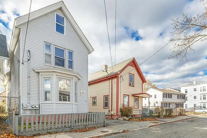 27 Astor St #2 — Photo 2