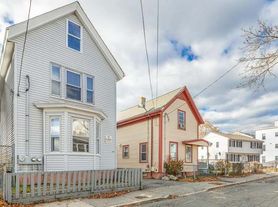 27 Astor St, Lynn, MA