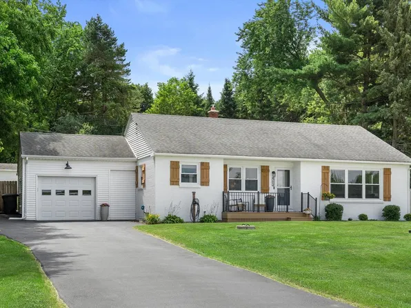 303 E State ROAD, North Prairie, WI 53153